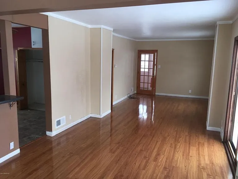 801 Cedar Ave — Photo 8