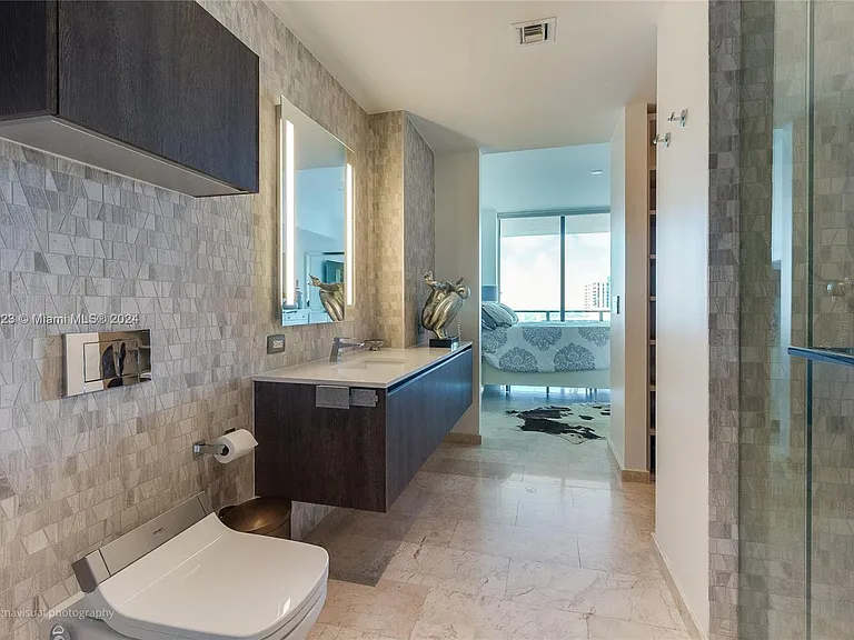 68 SE 6th St #3306 — Photo 7