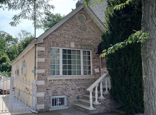 6248 70th St, Middle Village, NY 11379