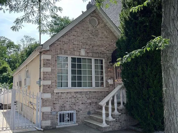 6248 70th St, Middle Village, NY 11379