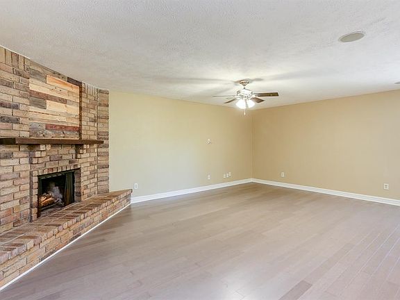 3rd image of 302 Tara Plantation Dr