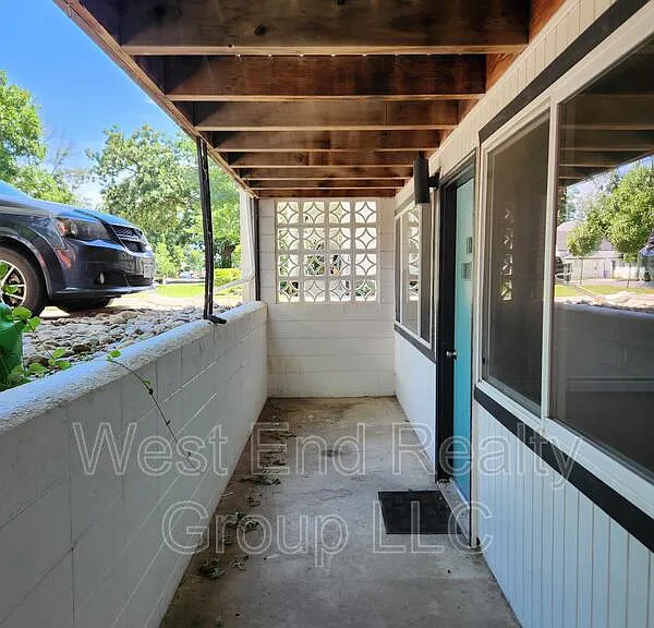 352 W 5th St — Photo 4