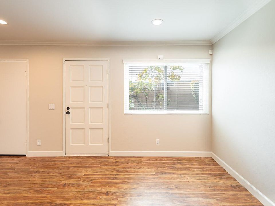 2nd image of 1045 E Huntington Dr Unit B