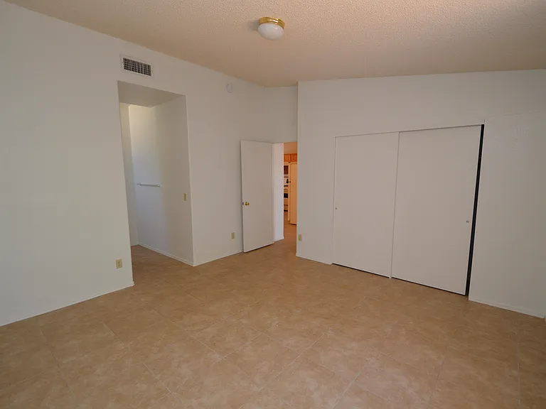 7930 S Danforth Ave — Photo 7
