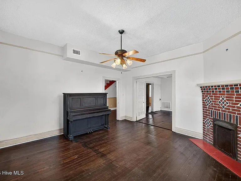 1102 Phillips St — Photo 10