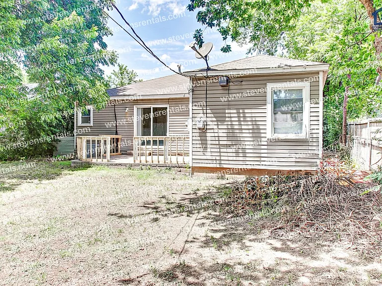 1210 NW Irwin Ave — Photo 8