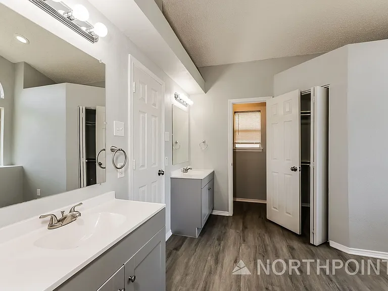 404 Derby Ln — Photo 11