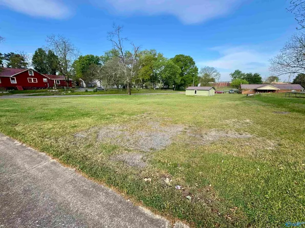 130 1st St, Albertville, AL 35950