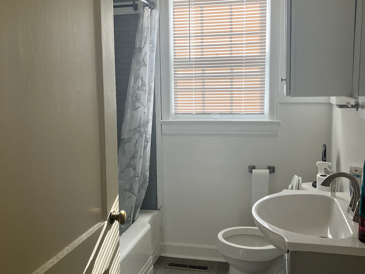 2 bed, 1200 sqft, $1,500 — Photo 2