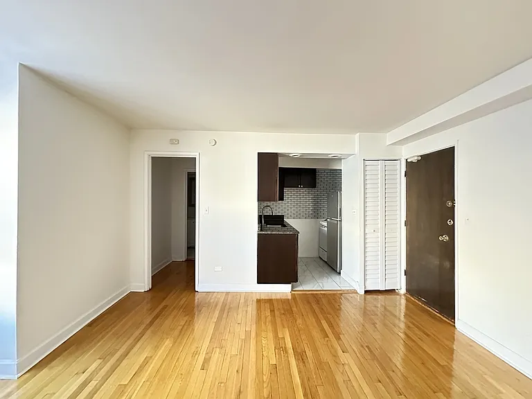 6830 N Sheridan Rd #365 — Photo 17