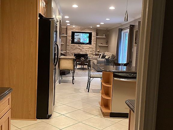 4th image of 8684 Hedgeway Dr