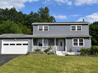 3 Wagon Wheel Rd, Poughkeepsie, NY 12601