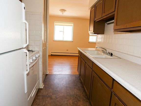 2nd image of 510 W Briar Pl APT 509