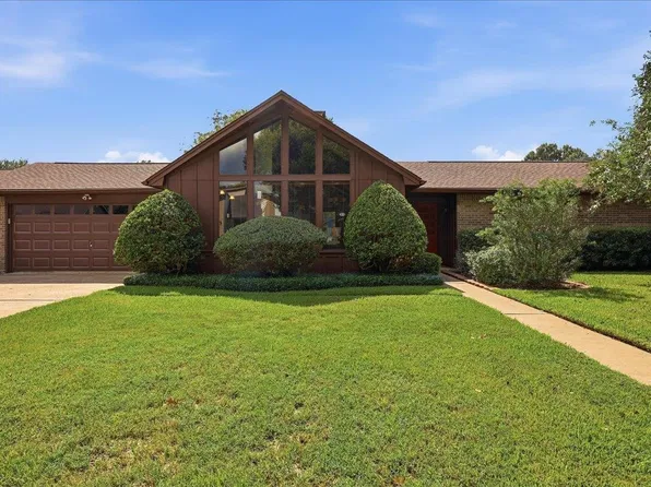 8405 Hollow Bend Ln, Port Arthur, TX 77642