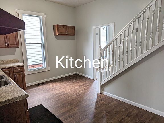 4th image of 909 Elm St