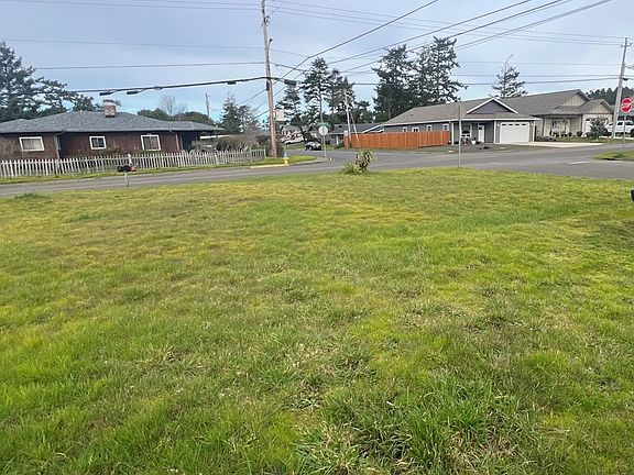 3rd image of 1485 Lakeshore Dr