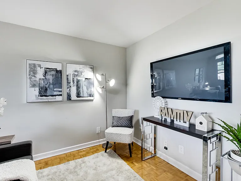 630 Roselawn Ave — Photo 72