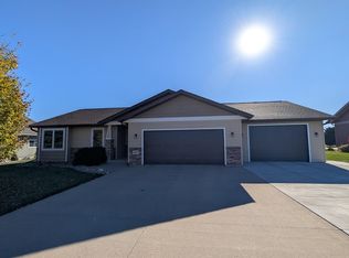 927 16th St SE, Sioux Center, IA 51250