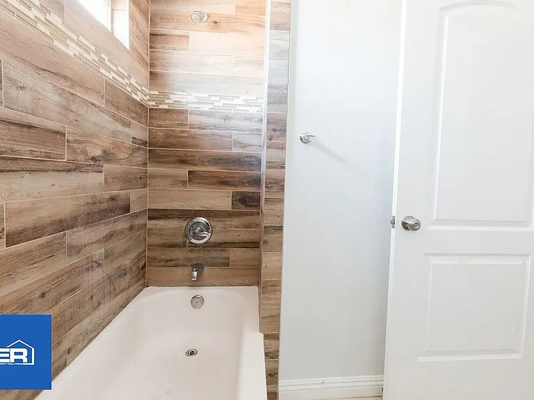 2722 E Cincinnati St — Photo 29