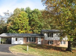 210 Lucas St, Sparta, NC 28675