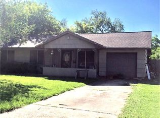 105 Bois D Arc St, Lake Jackson, TX 77566