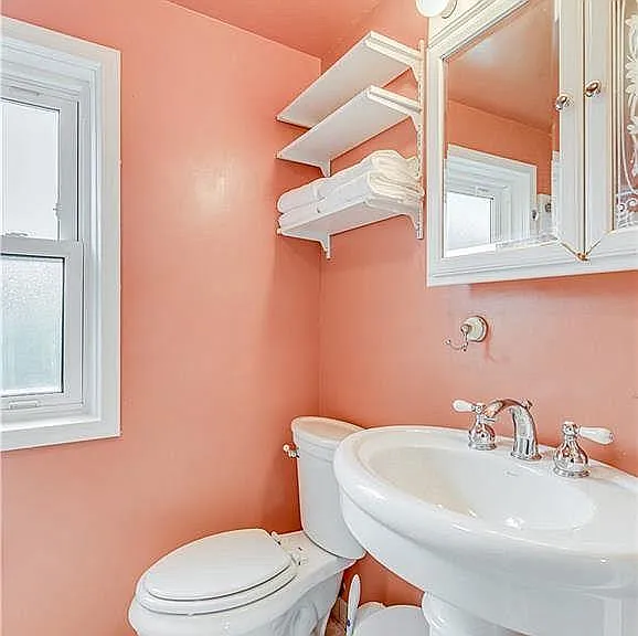 1550 Longwood Dr — Photo 4