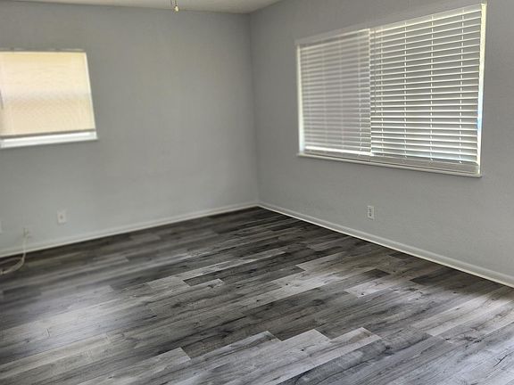 4th image of 318 E Althea Ave