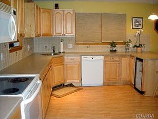 3rd image of 30 Hollow Ln