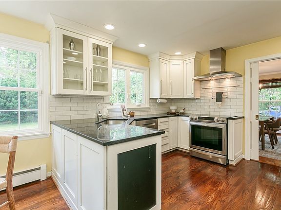 3rd image of 2095 Highland Ave