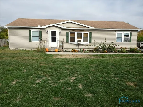 323 E Holmes St, Deshler, OH 43516