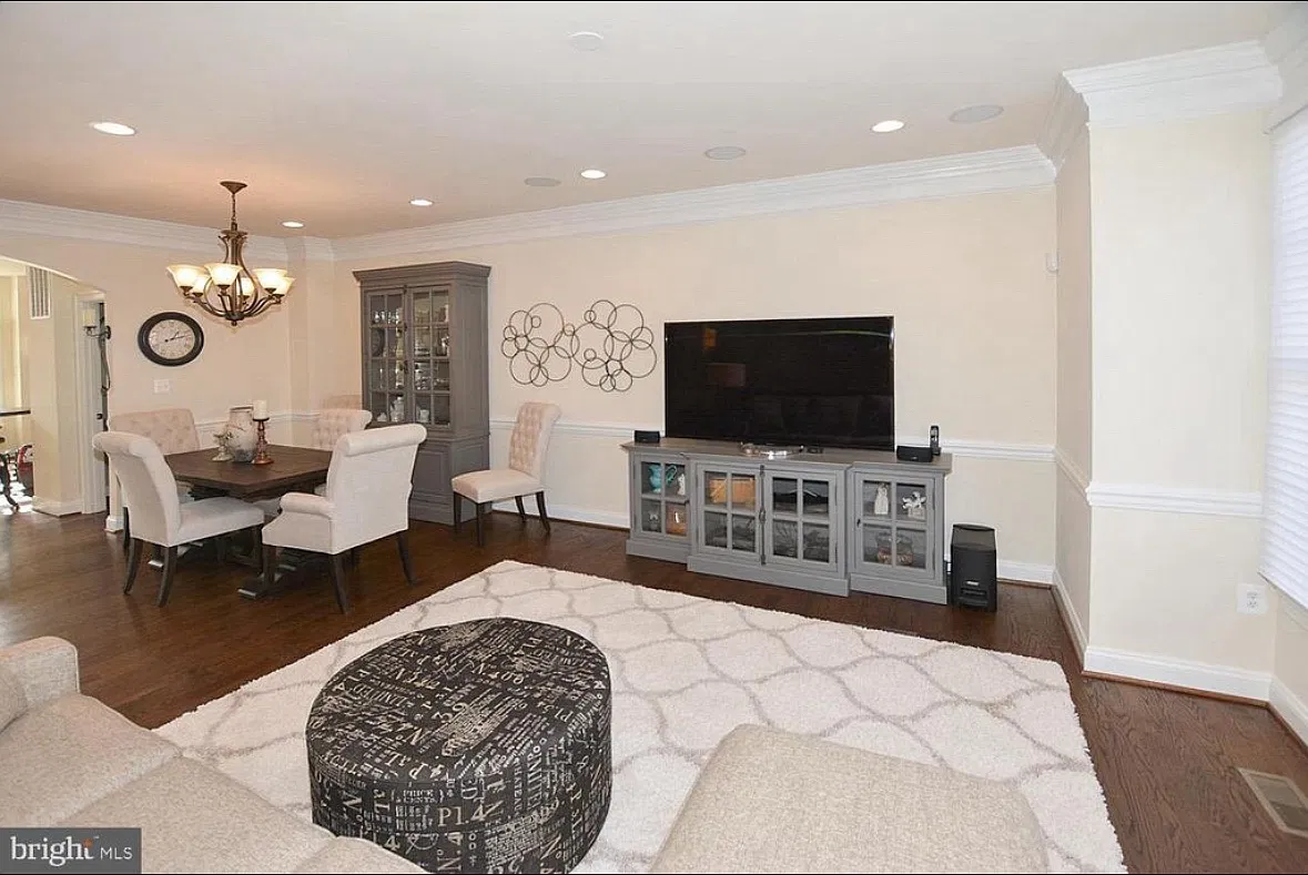 10633 Yorktown Dr — Photo 3