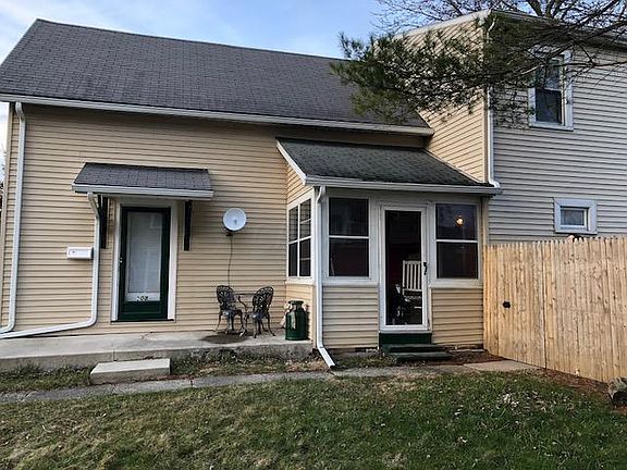 3rd image of 208 N Franklin St