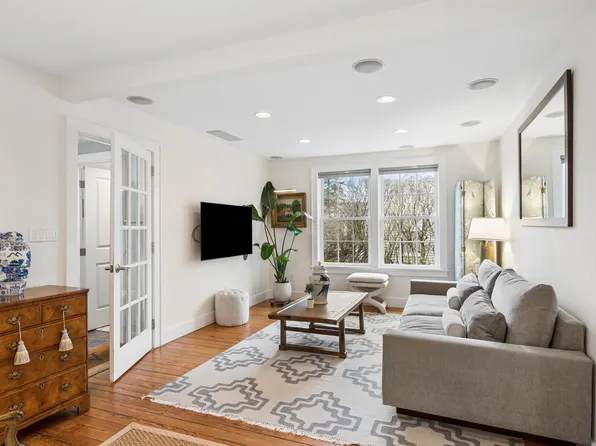 41 Hampton St, Southampton, NY 11968