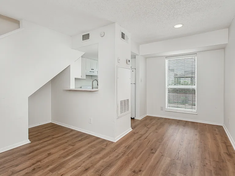 1901 N Fitzhugh Ave #19 — Photo 4