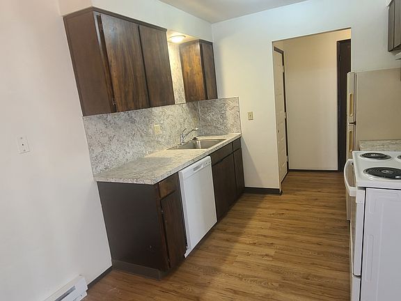 3rd image of 1955 NE Barberry Dr APT J