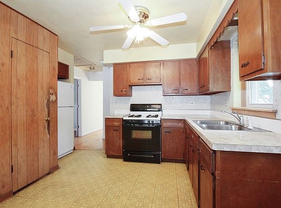3rd image of 9829 S Mayfield Ave