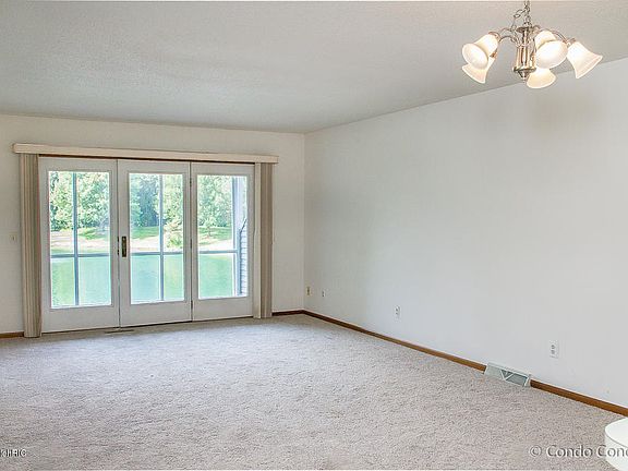 3rd image of 203 Laurelwood Ct SW #87