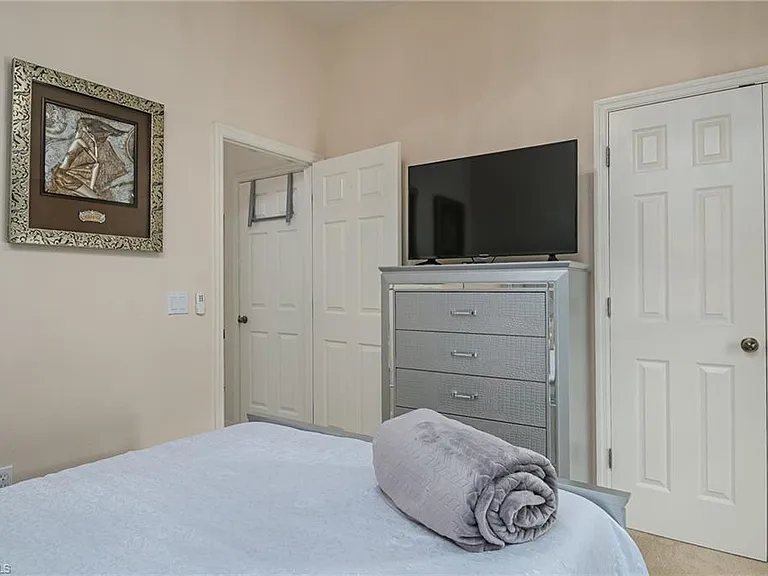 2250 Grove Dr — Photo 25