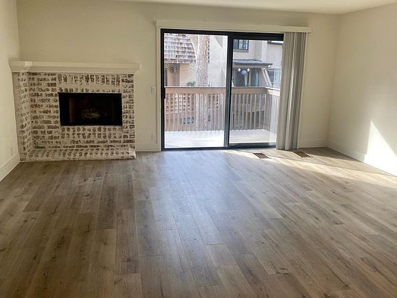 4th image of 8870 Villa La Jolla Dr Unit 204