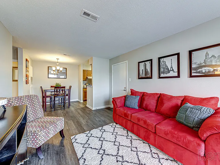 Remington Apartments — Photo 15