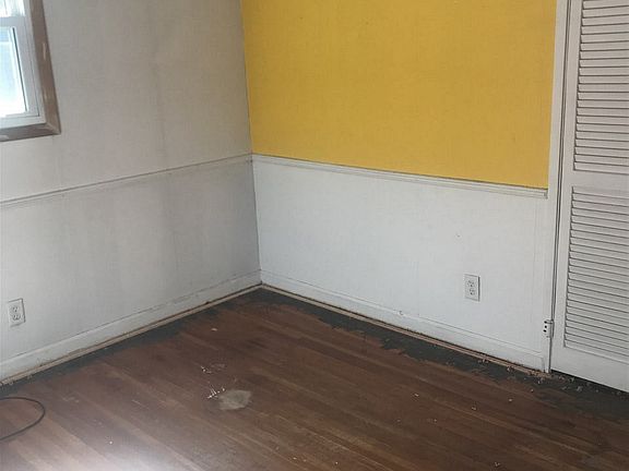 4th image of 602 11th St