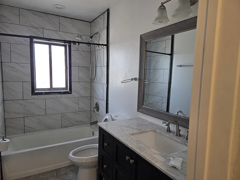 921 Madeira Dr SE — Photo 2
