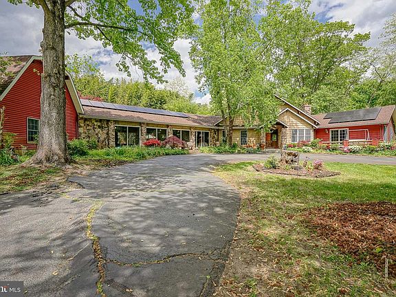 3rd image of 309 Creek Rd