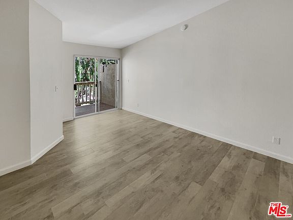3rd image of 685 Parkside Ct Unit 107