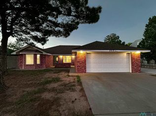 303 Mission Arch Dr, Roswell, NM 88201