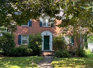 93 Foxcroft Rd, West Hartford, CT 06119