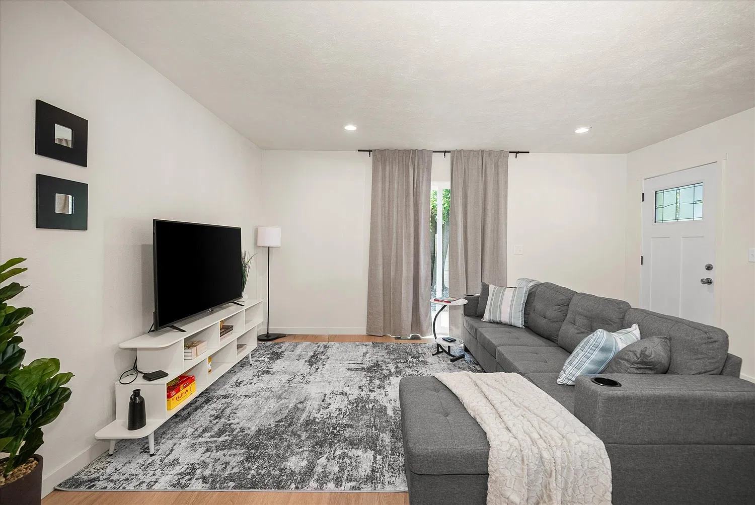 2 bed, 900 sqft, $2,595 — Photo 4