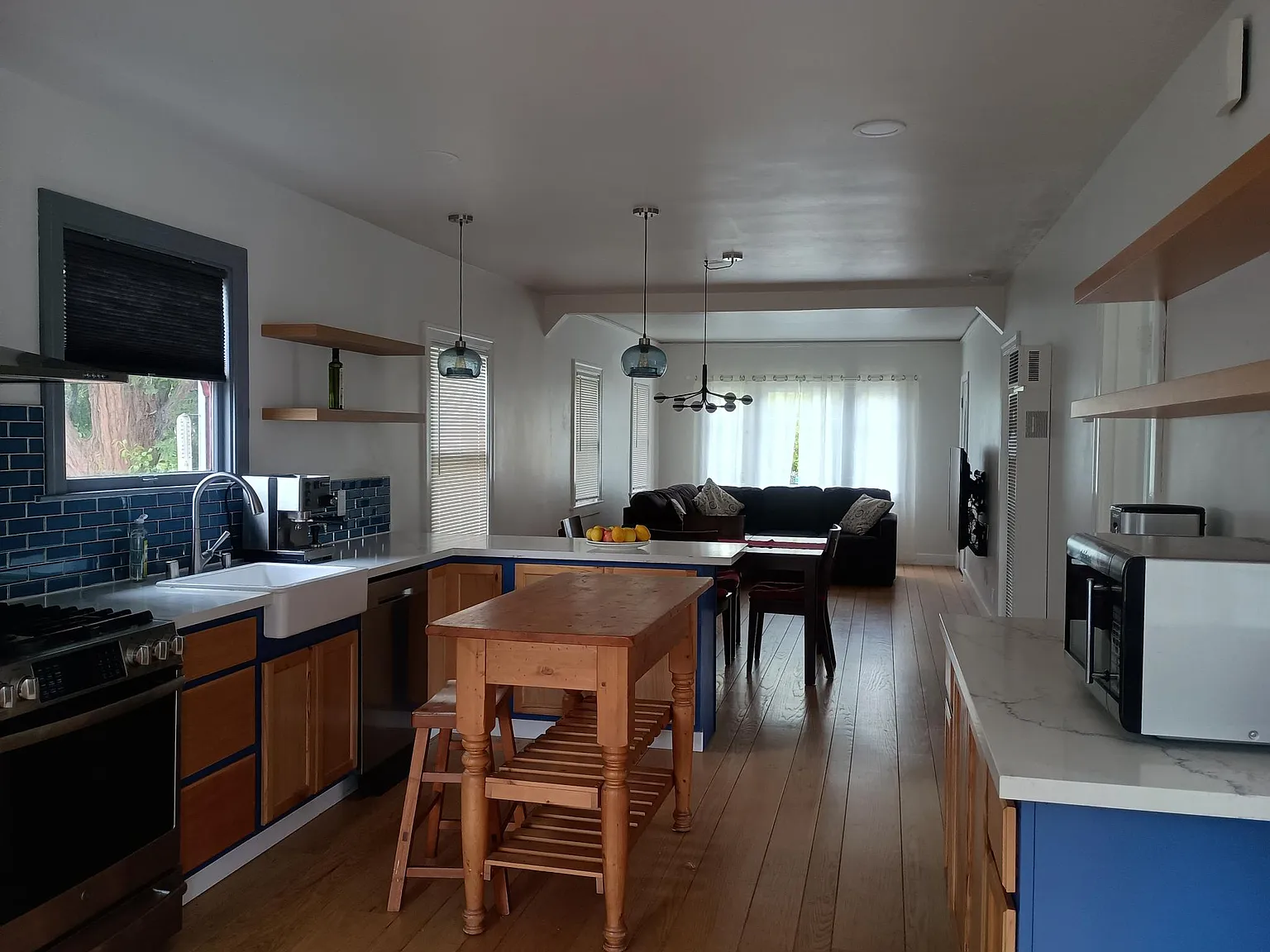2 bed, 900 sqft, $3,100 — Photo 2