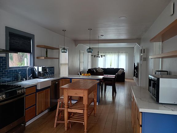 2nd image of 3351 Morcom Ave