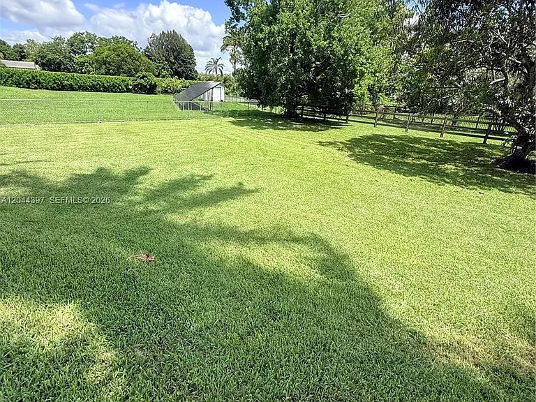20501 SW 50th Pl — Photo 4
